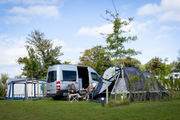 Campingplatz in Westerland mit Campervan und Zelten